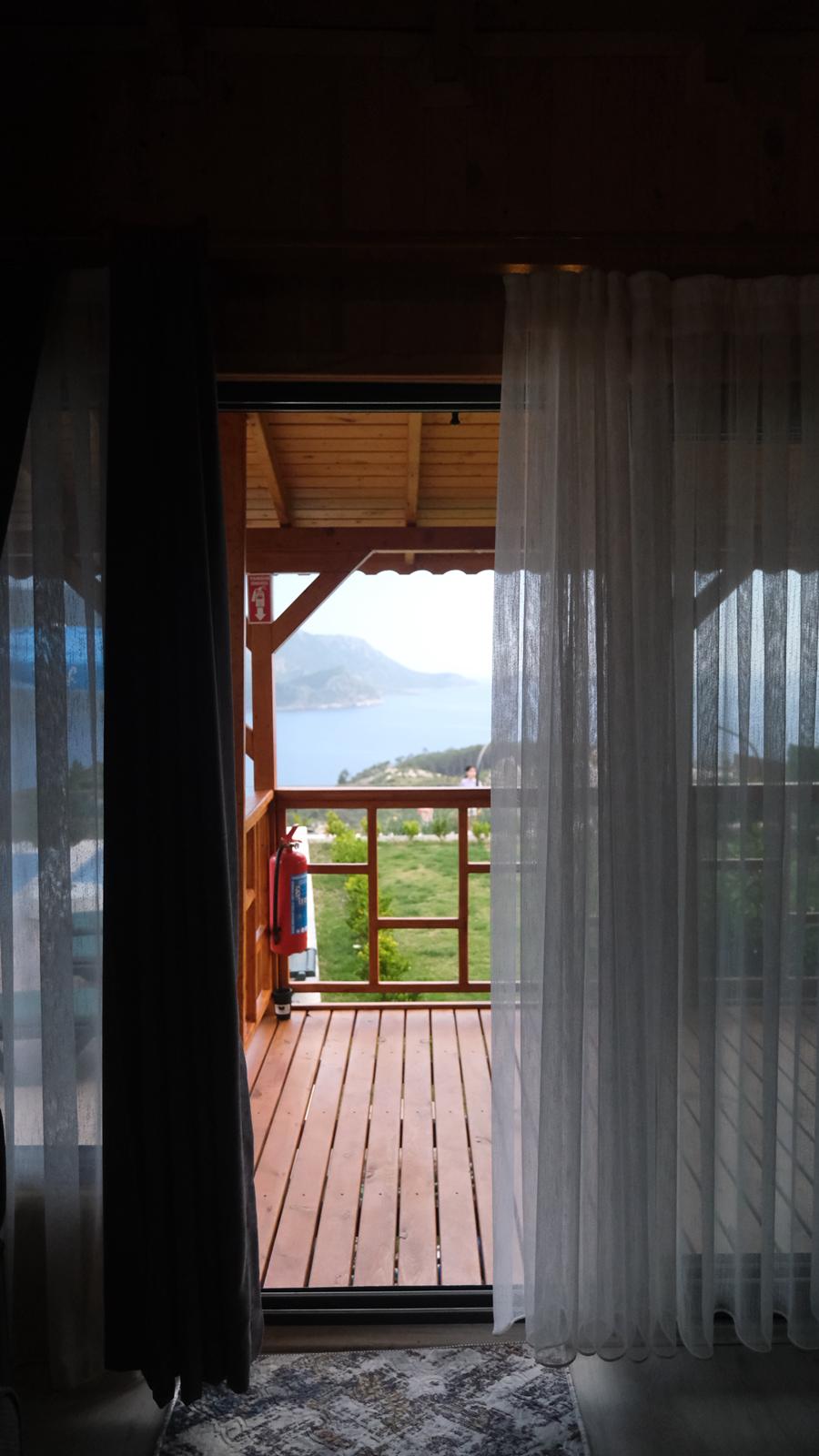 Balkondan deniz manzarası